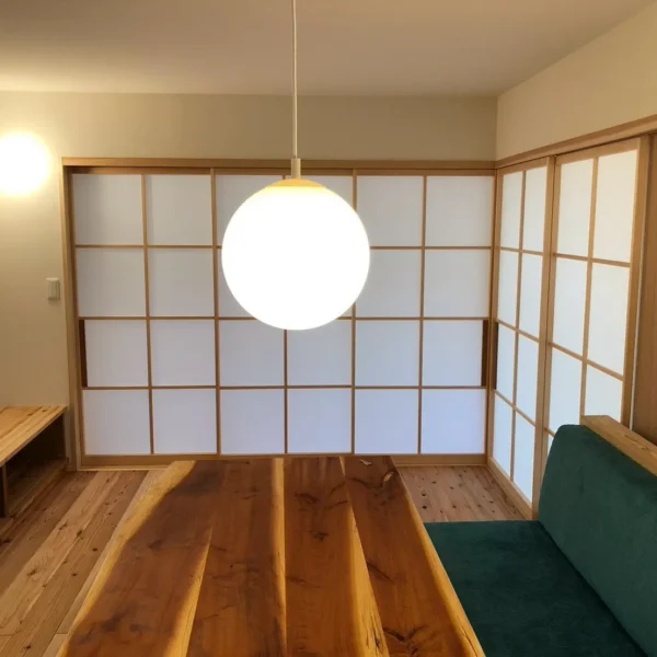 外壁から造作家具まで手がけた木の家の現場写真